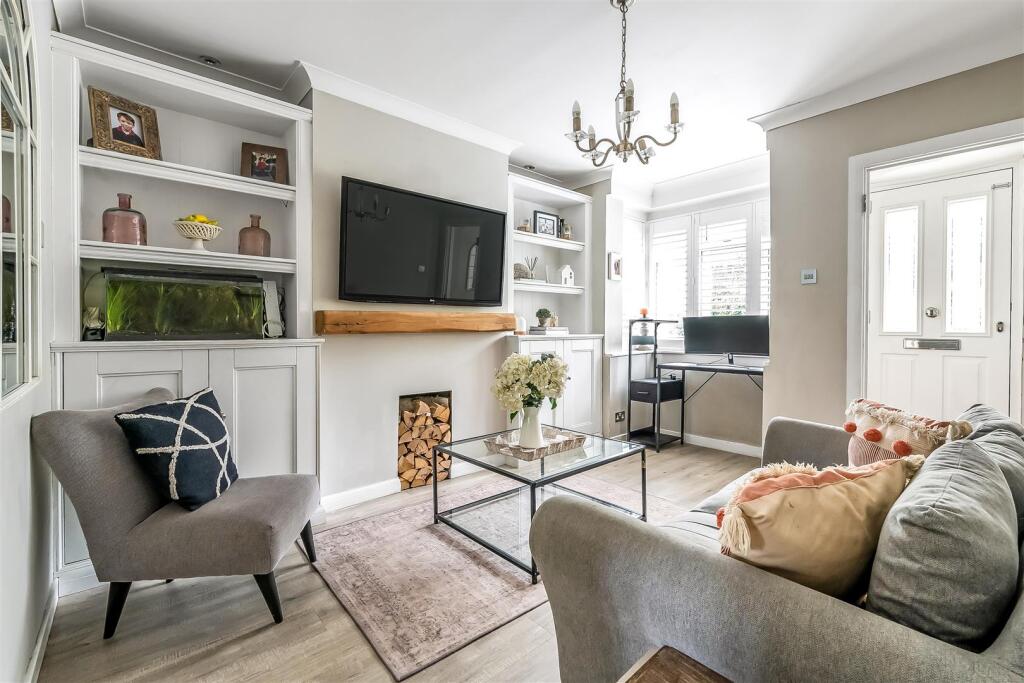 House in Kingston upon Thames - More