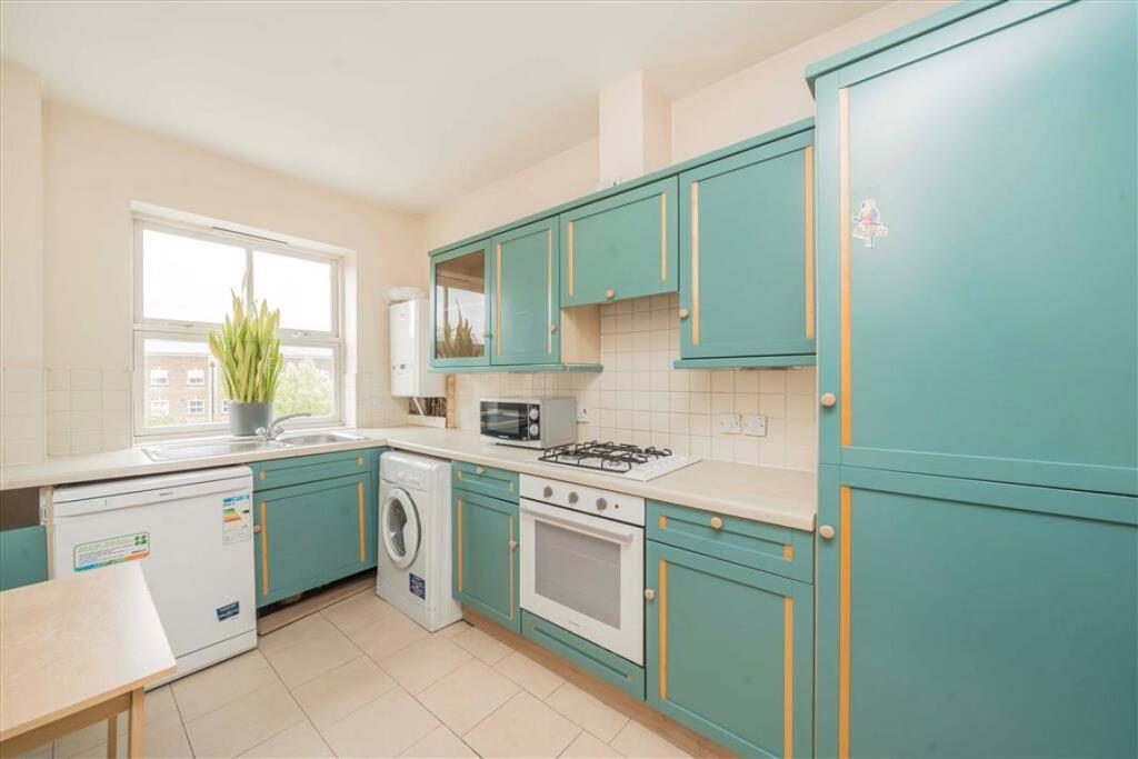 Apartment in London - View 5