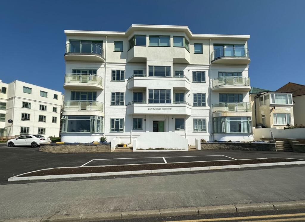 Main image of property: Teynham House, Marine Drive, Saltdean, BN2 8LZ