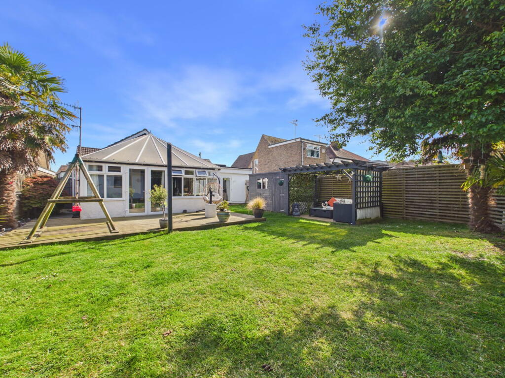 Roberts Road, Lancing, BN15 8AR photo 2