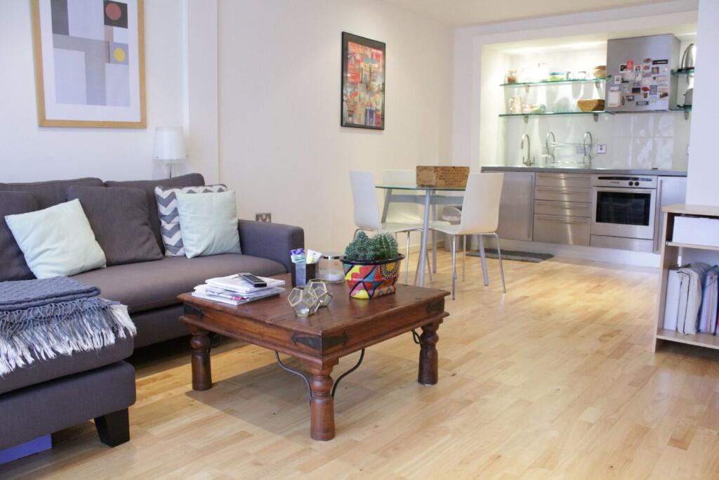 Apartment in Manchester, Castlefield, City Centre - View 3