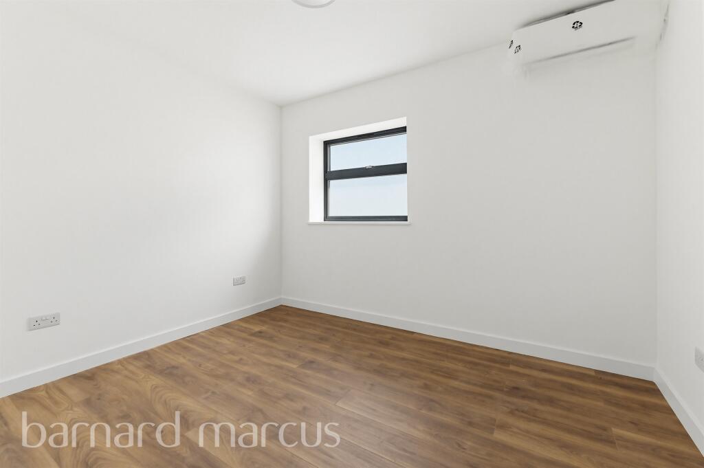 Apartment in Epsom, Cuddington, West Ewell - More