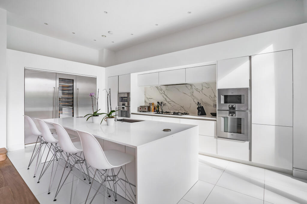 House in Slough, Sunninghill and Ascot - More