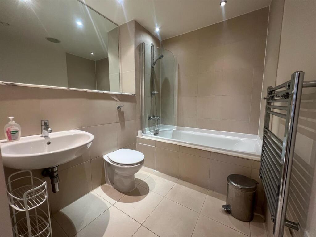 Apartment in Manchester - More