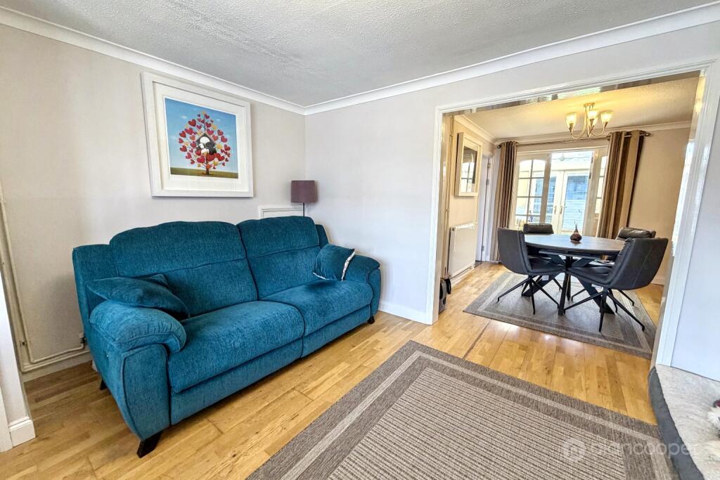 House in Nuneaton and Bedworth, Warwickshire - View 4