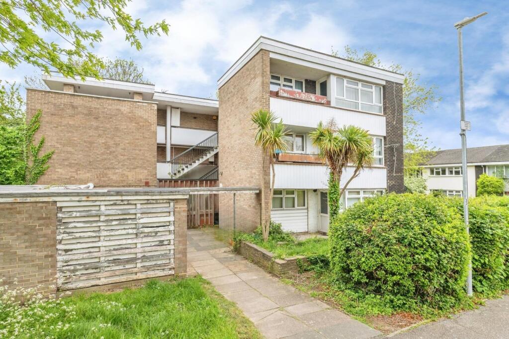 Main image of property: Woolmer Green, BASILDON, Essex, SS15