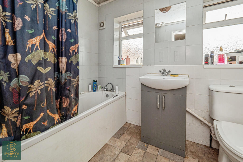 House in Hull, Longhill - View 4
