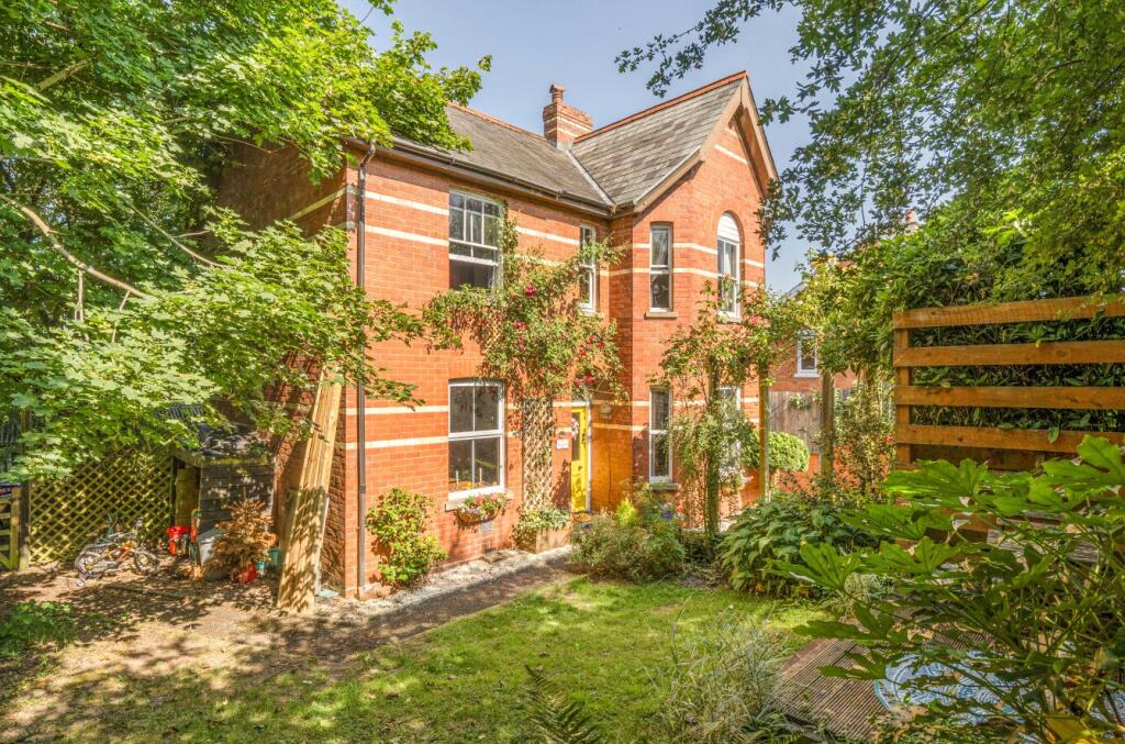 3-bed detached on Waterloo Road, Llandrindod Wells, Powys, £295,000