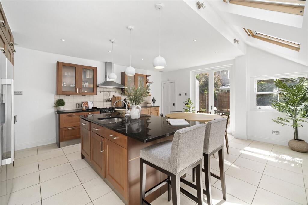 House in London - View 5
