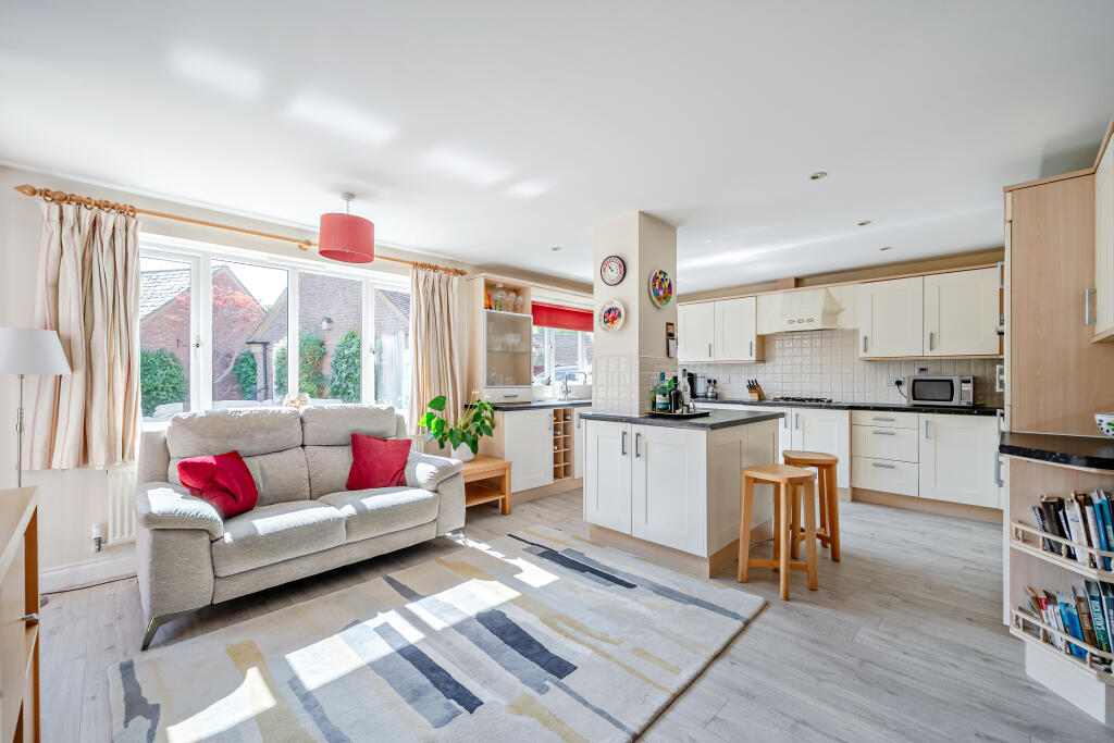 House in Swindon - View 5