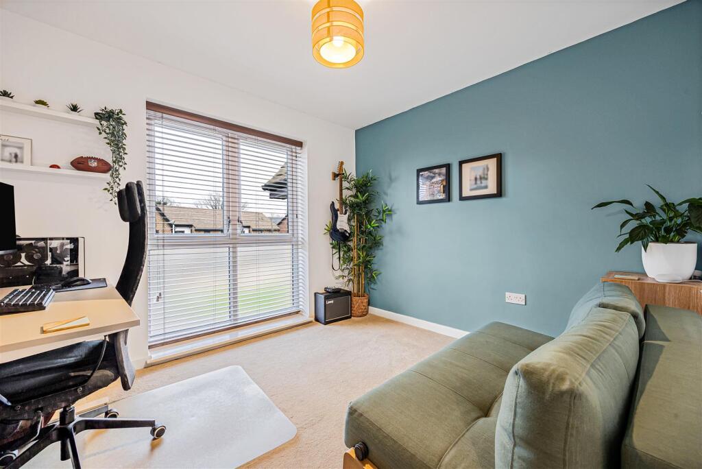 Pintail Place, Arborfield Green, RG2 photo 4