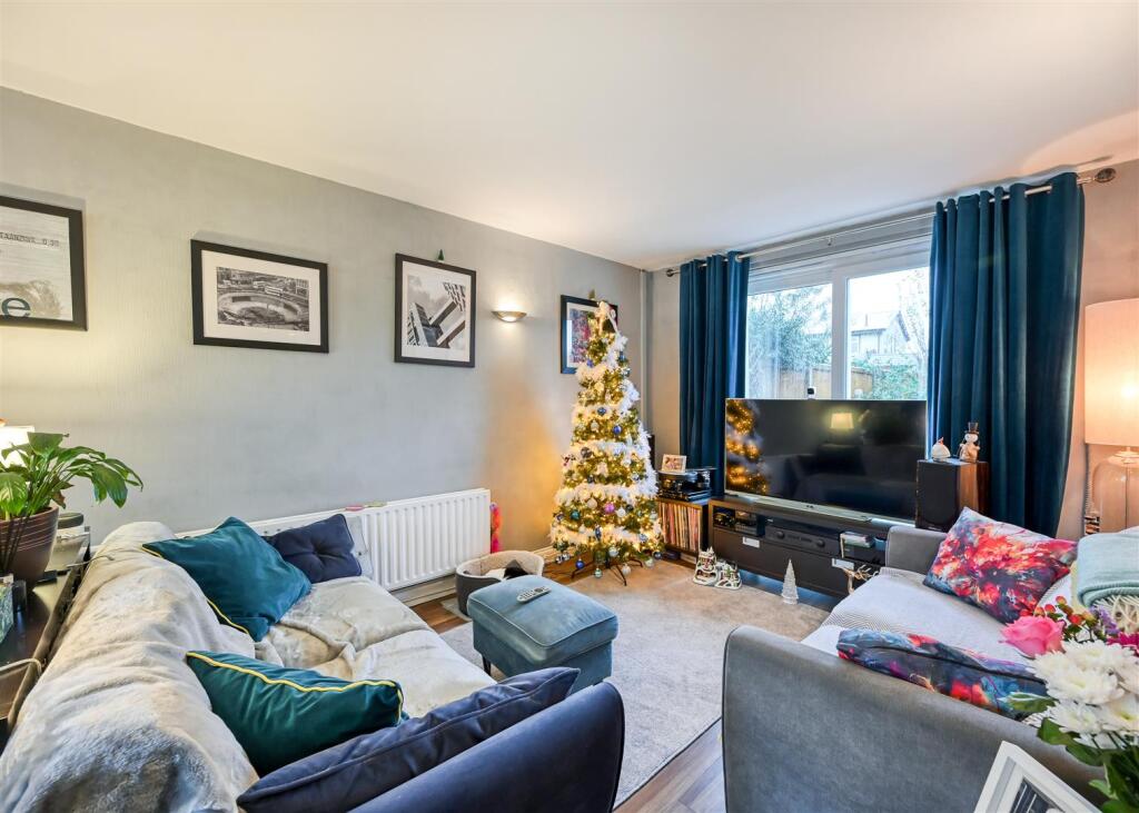 24 Egerton Road, Bushbury, Wolverhampton, WV1 8AZ photo 2