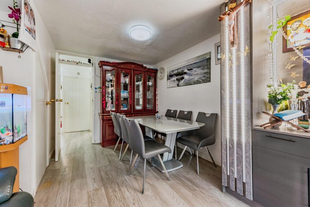 House in Reigate and Banstead, Surrey - View 4