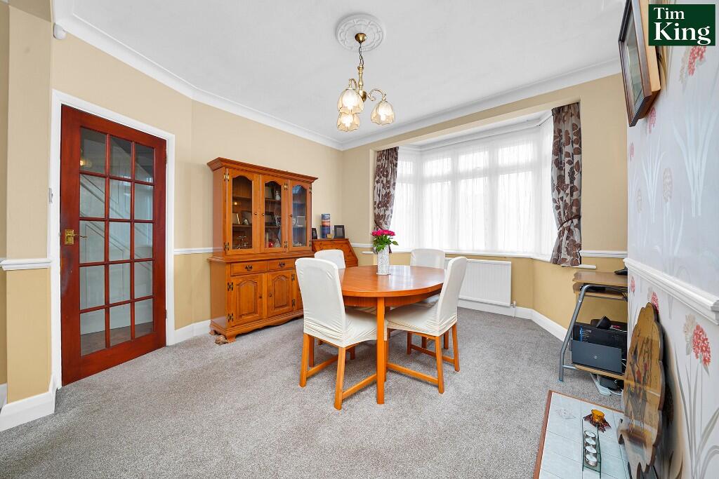 House in London, Chingford - More