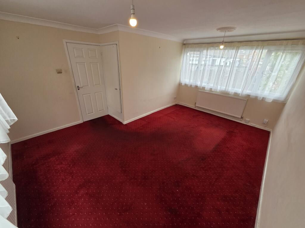 Main image of property: Thrales Close, LU3