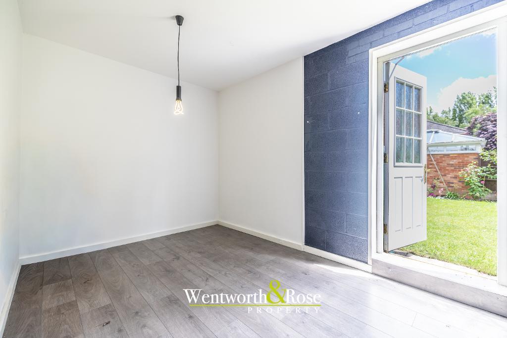 House in Sandwell, Queen's Head - More