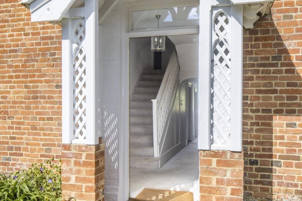 House in Kintbury, West Berkshire - More