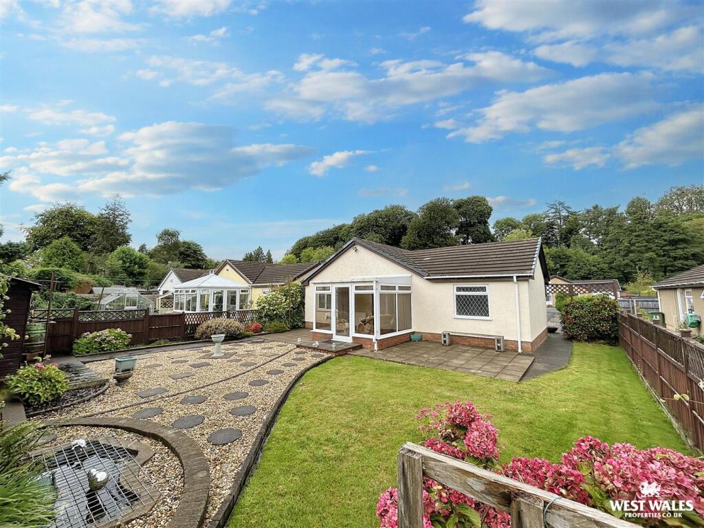 3-bed detached on Glantawelan, Johnstown, Carmarthen, £270,000