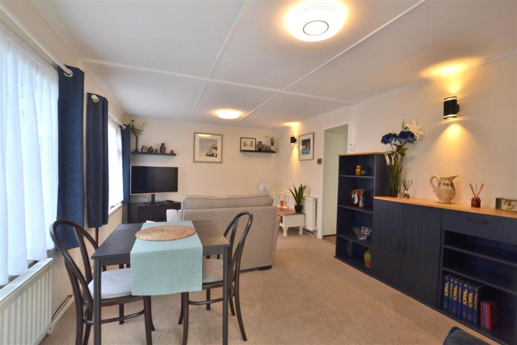 Woodland Rise, Grange Estate, Church Crookham, Fleet - View 5