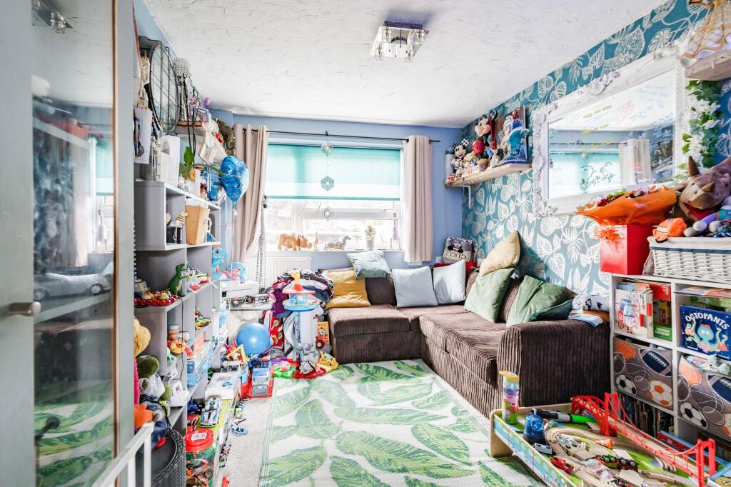 House in Great Yarmouth, Cobholm Island - More