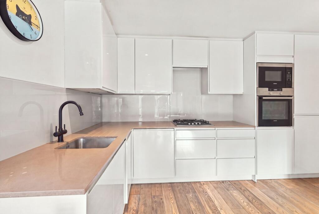 Apartment in London - View 5
