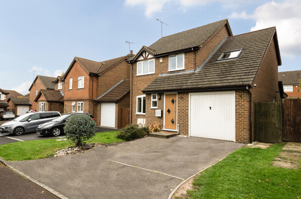4-bed detached on Yorkshire Place, Warfield, Berkshire, RG42, £685,000