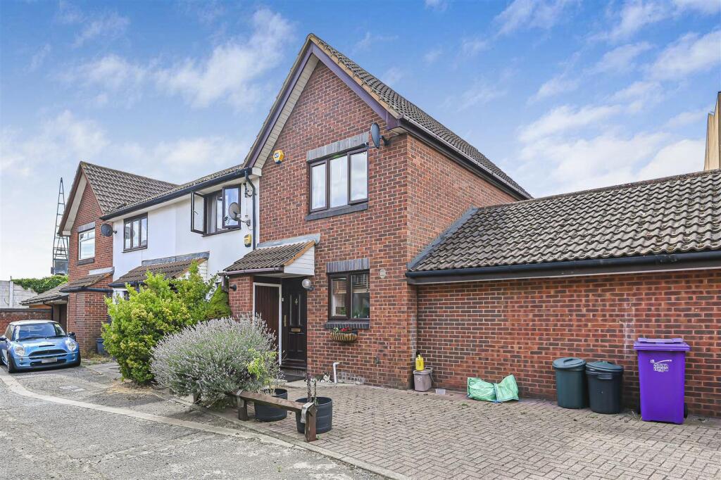 Main image of property: Claire Place, London, E14
