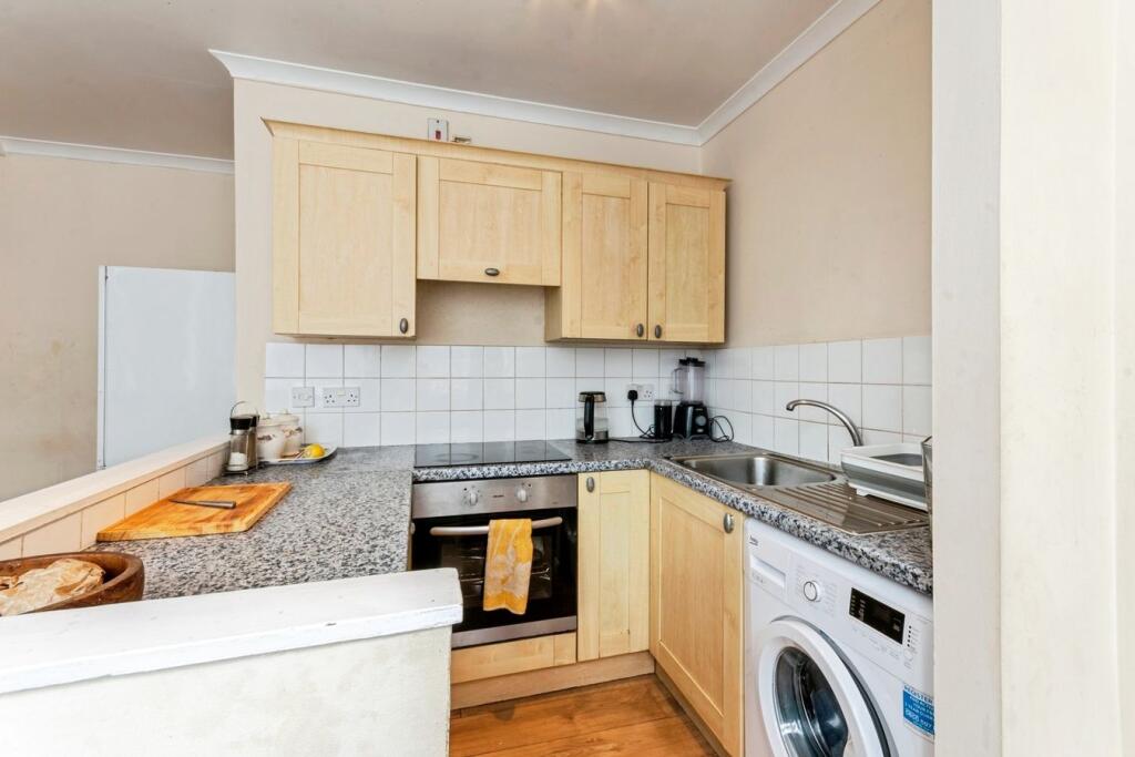 Apartment in Northampton - View 5