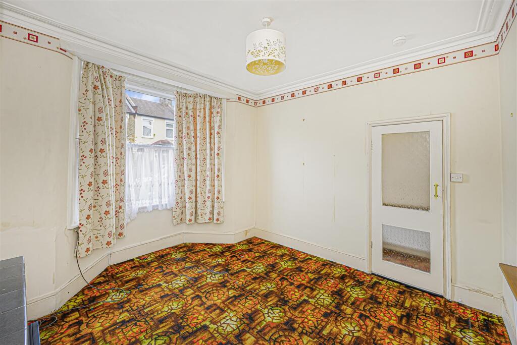 House in London, Upton Park - More