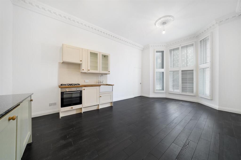 Apartment in London - View 4