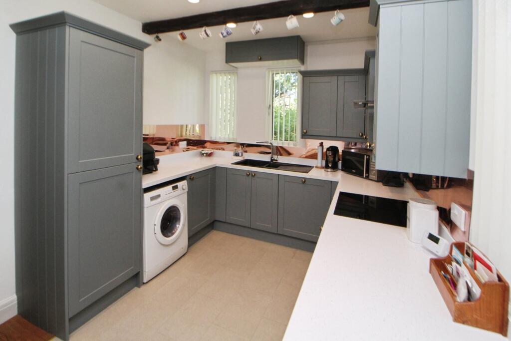Primrose Lane, Glossop, Derbyshire, SK13 photo 2