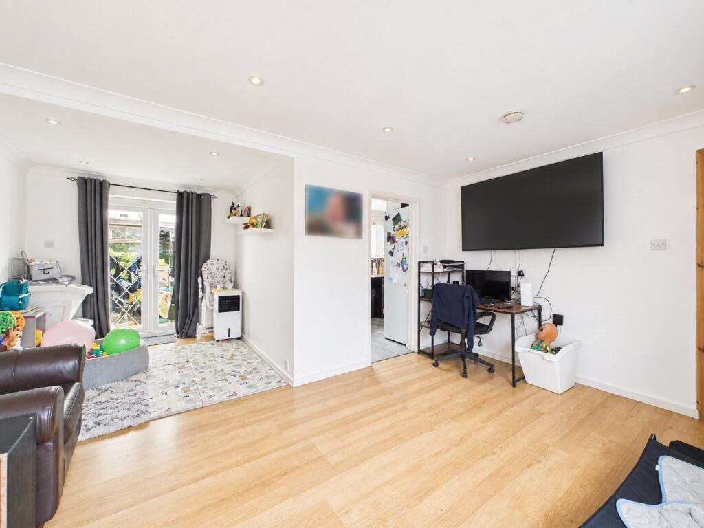 House in Christchurch, Somerford - View 4