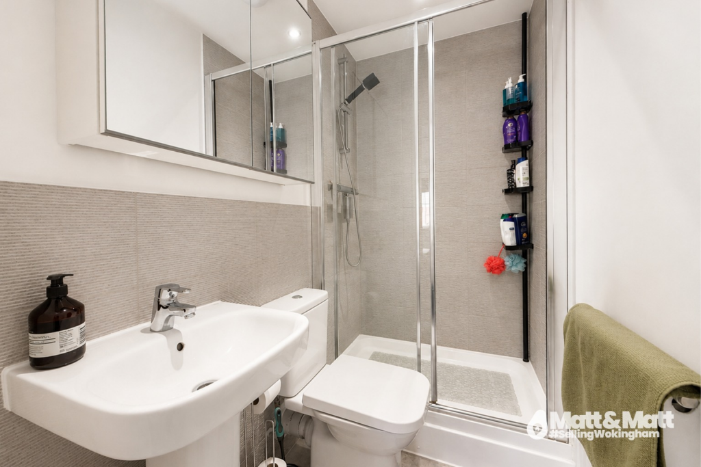 House in Spencers Wood, Ryeish Green, Shinfield - More