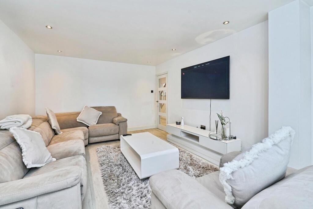 House in Walsall, West Midlands - More