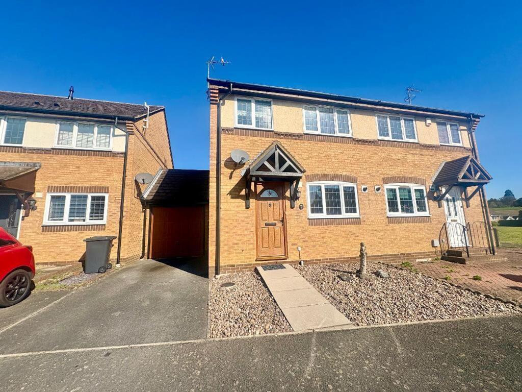 3-bed semi-detached on Wingate Drive, Ampthill, MK45, £395,000