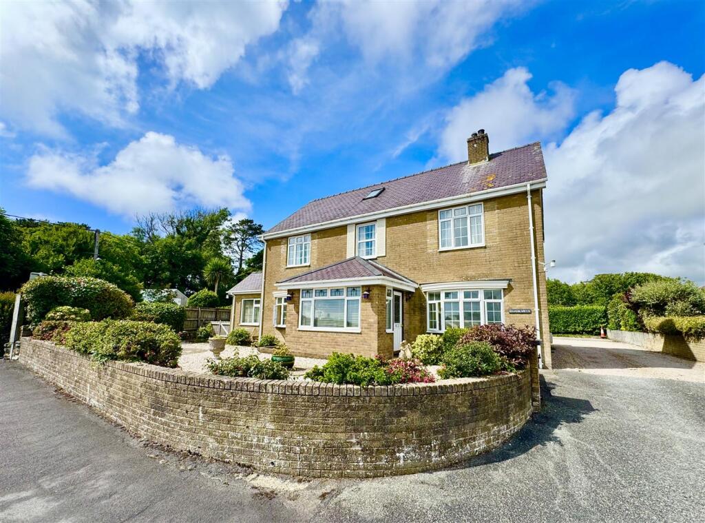 Main image of property: Gwaen Ganol, Criccieth