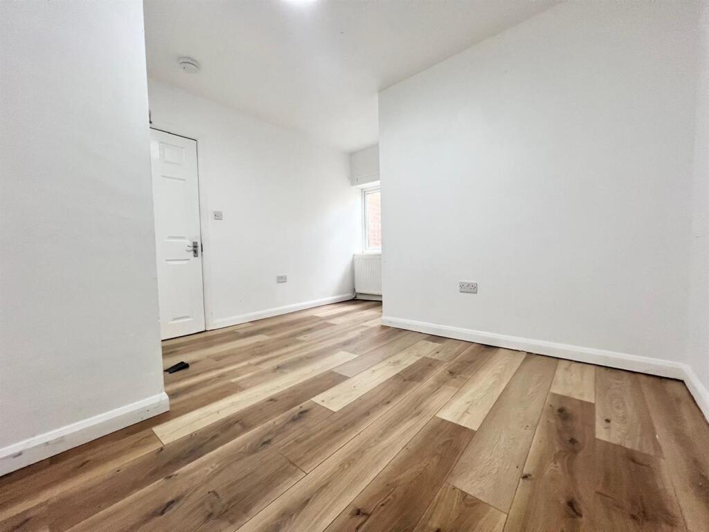 House in Southall - View 5