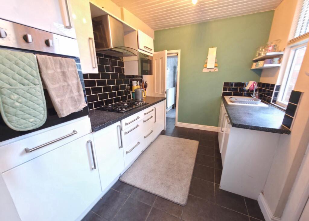 House in Nuneaton and Bedworth, Warwickshire - View 4