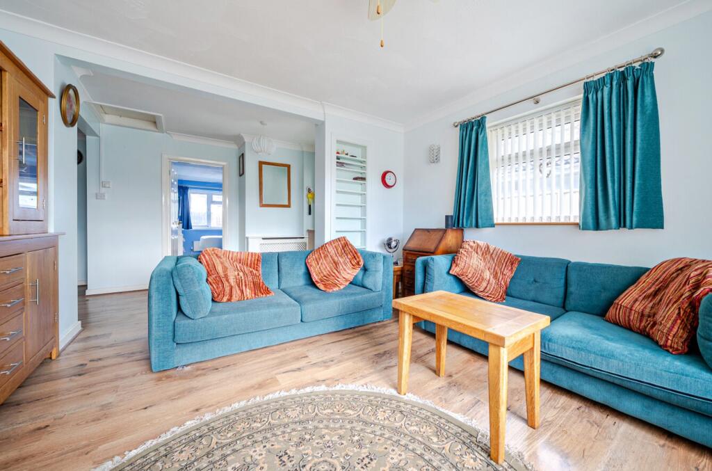 Grayswood Avenue, Bracklesham Bay, PO20 photo 3