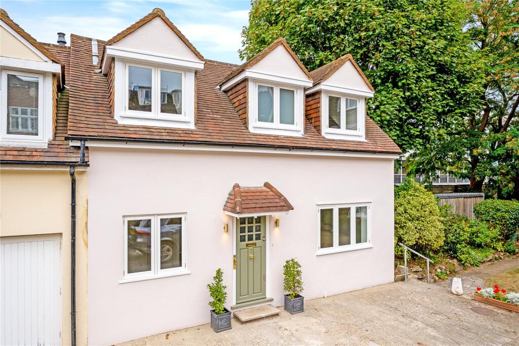 Main image of property: The Gateways, Park Lane, Richmond, TW9