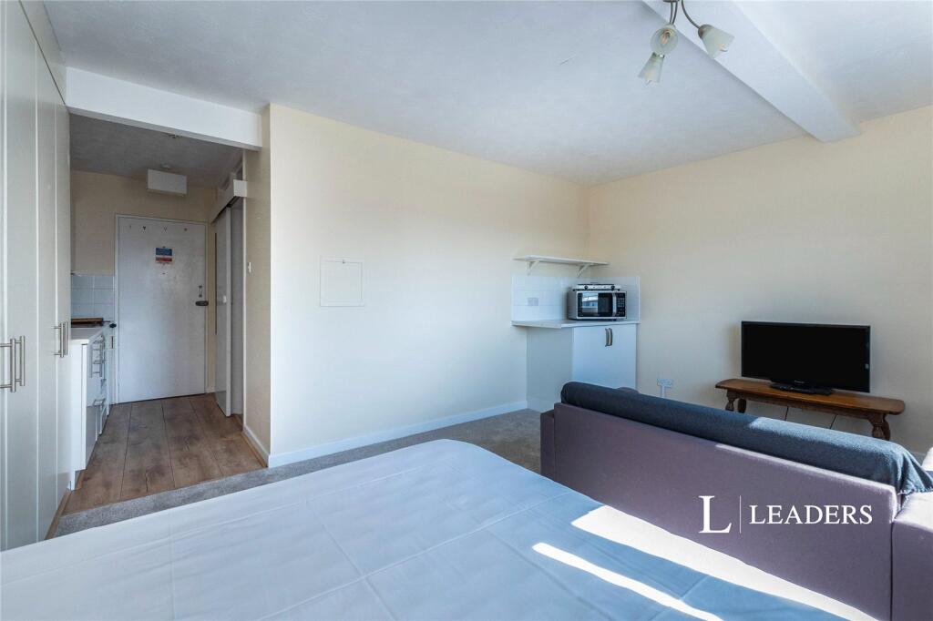 Apartment in Christchurch, Southbourne, Bournemouth - View 5