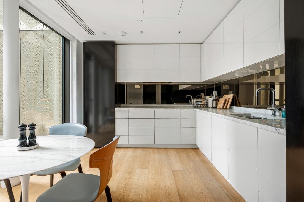 Apartment in London - More