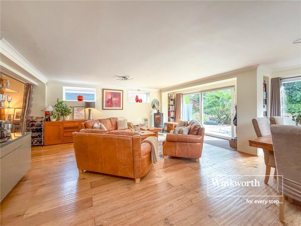 House in Wimborne, Three Legged Cross - More