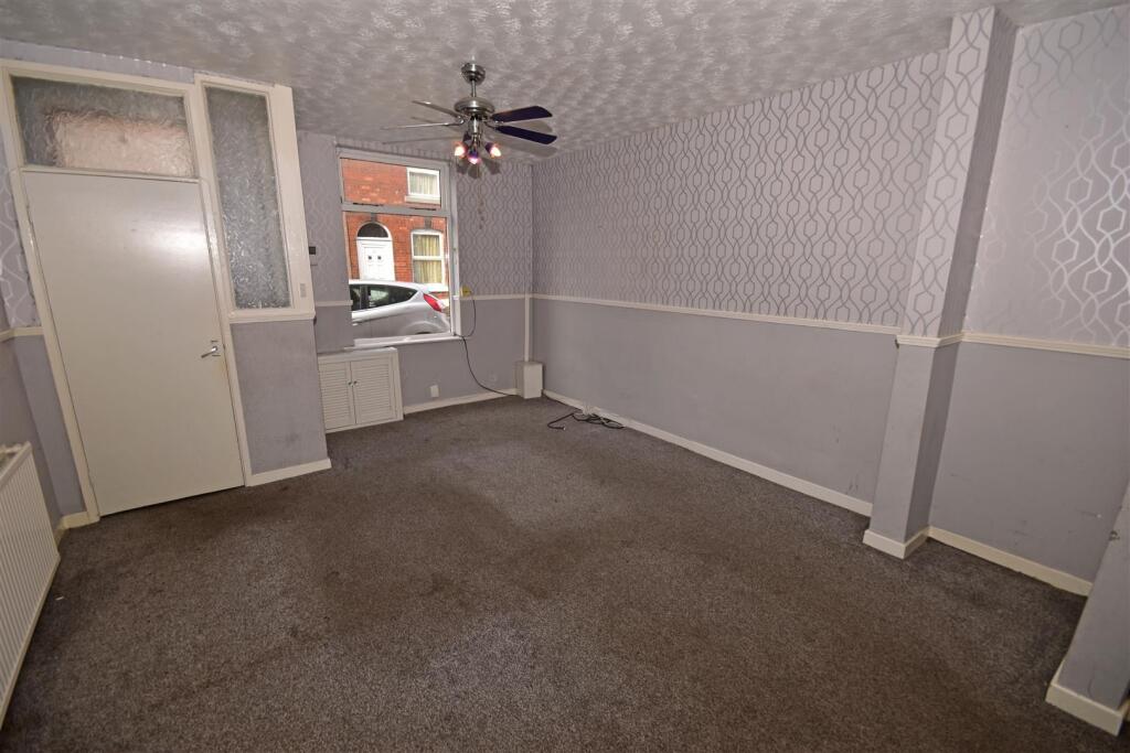 House in Tameside, Taunton - View 2