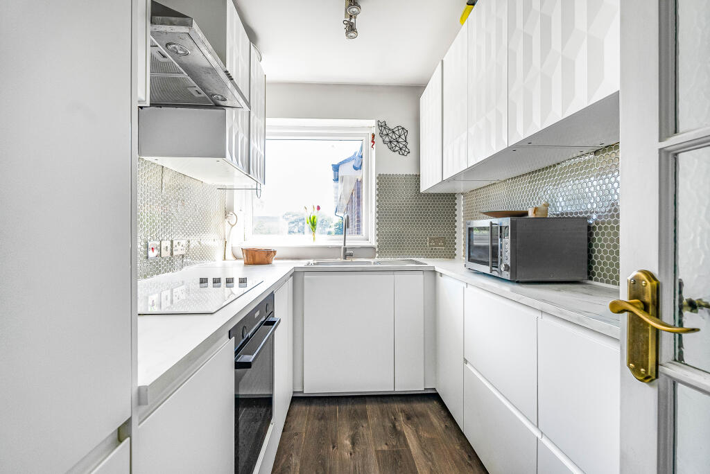 Apartment in Welwyn Hatfield, Hertfordshire - More