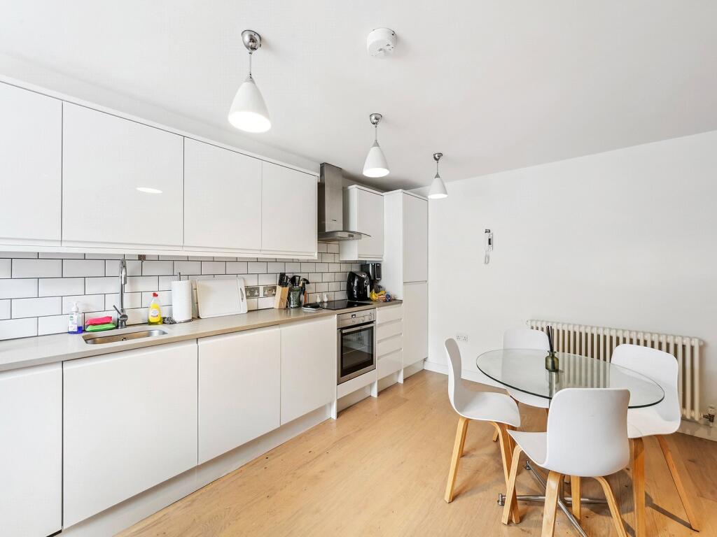 Apartment in London, Chinatown - View 4