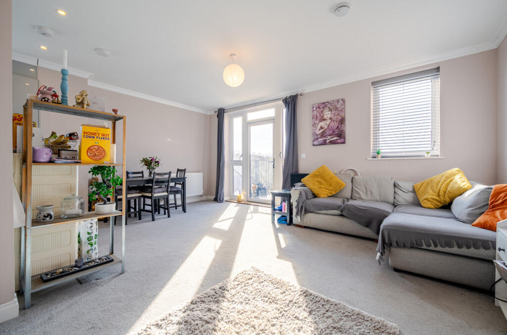 Apartment in Dartford, Castle Hill, Ebbsfleet Valley - View 2