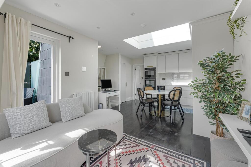 Apartment in London - More
