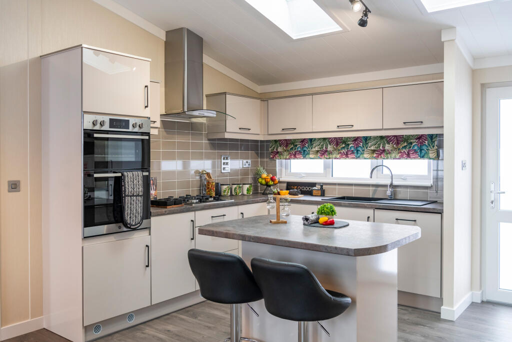 House in Mole Valley, Capel - View 5