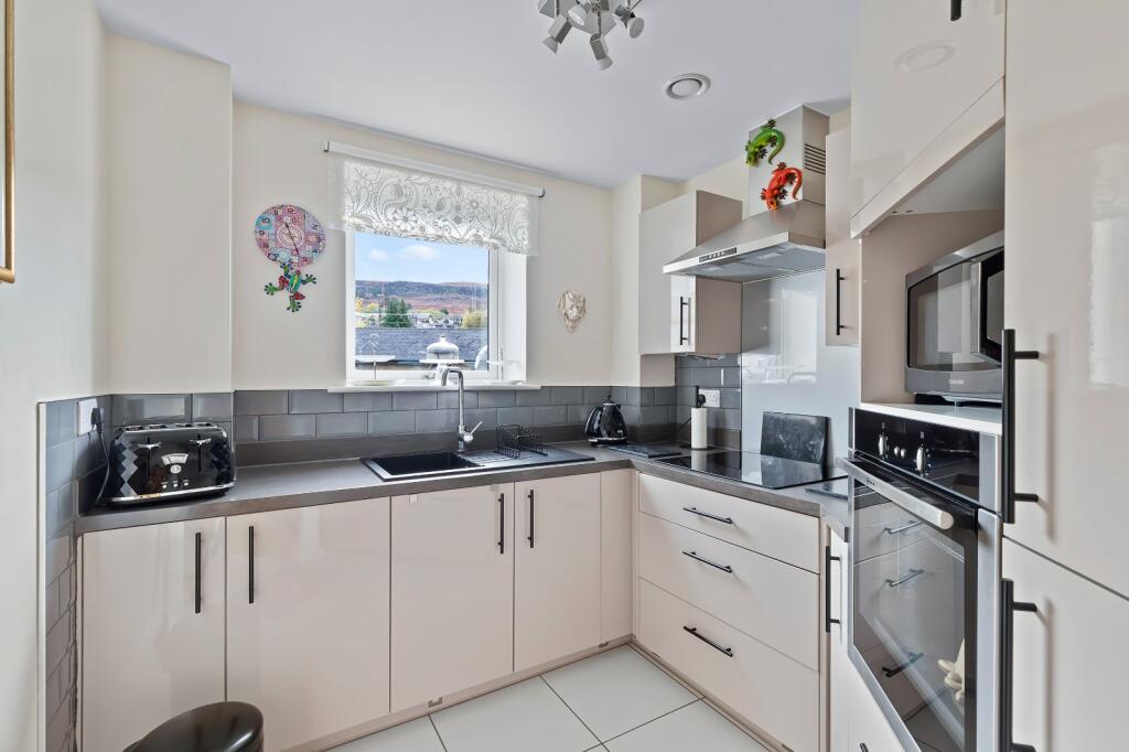 Apartment in Bradford, Middleton Estate, Ilkley - View 2